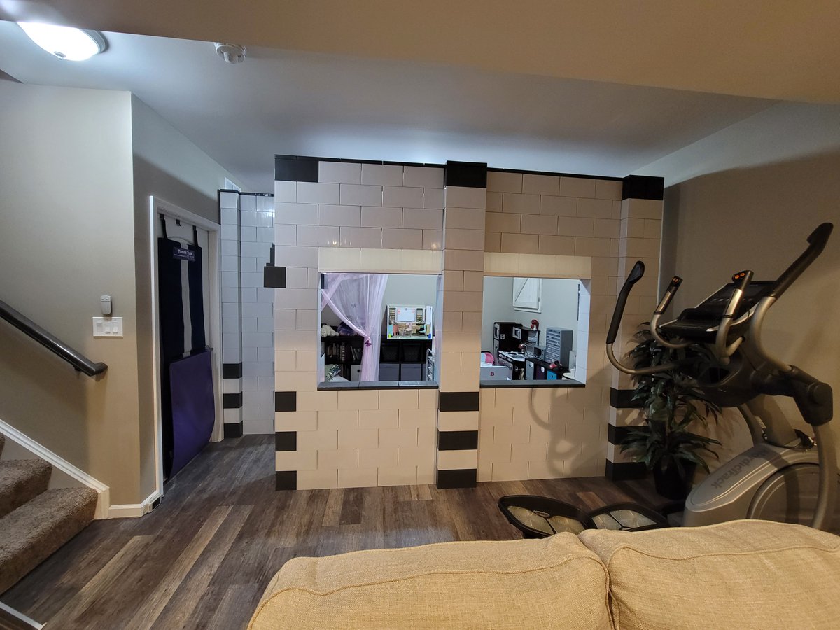 EverBlock's tweet photo. Easily turn any basement into a temporary office to work from home, or to create new fun spaces for at-home gyms. #EverBlock helps you build amazing things!
#modularwall #homegymsetup #creativespace #basementoffice #apartmentwall #dividetworooms #residentialwall #homegym #diy https://t.co/1UFF94njUV