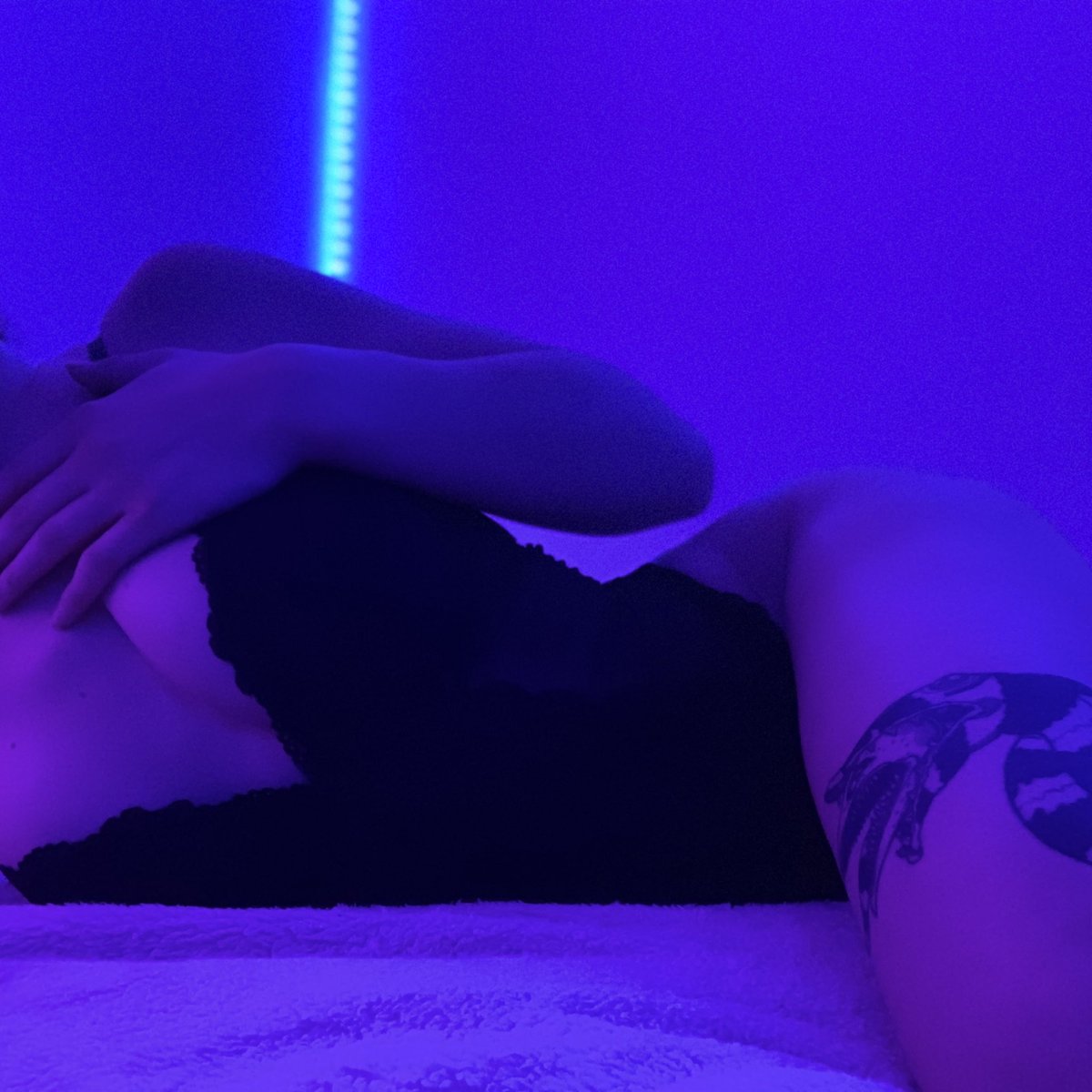 ittylilkitty's tweet photo. Introduce yourself to me as your biggest turn on https://t.co/5fULPE9XGm