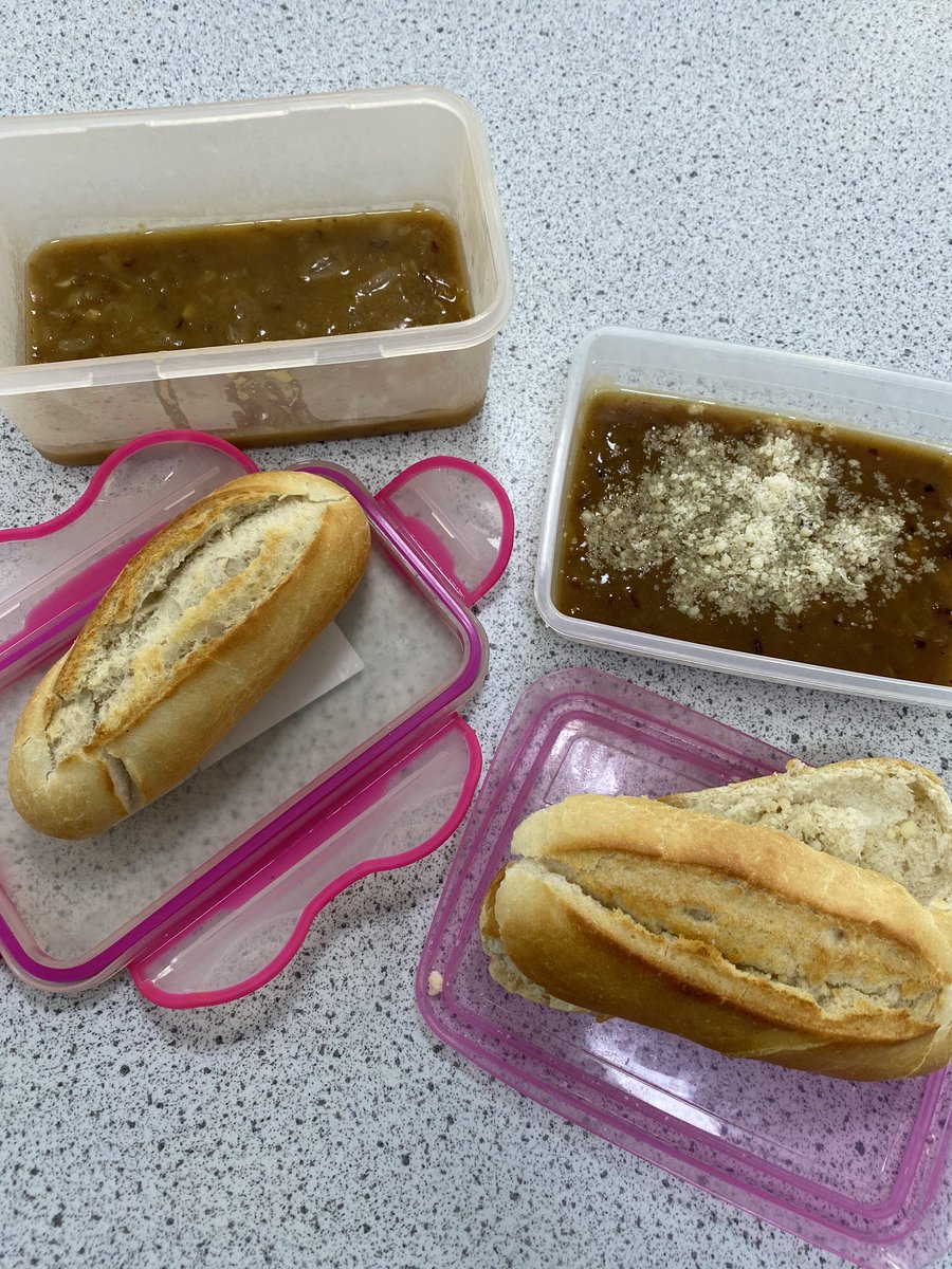 SpxFood's tweet image. Year 10 French Onion Soup #functionalproperties #foodscience #caramelisation #dextrinisation #gelatinisation