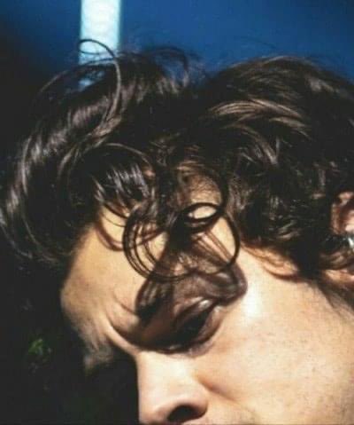 hstylespics's tweet photo. the curls🥺 https://t.co/8hHnuUkD0j