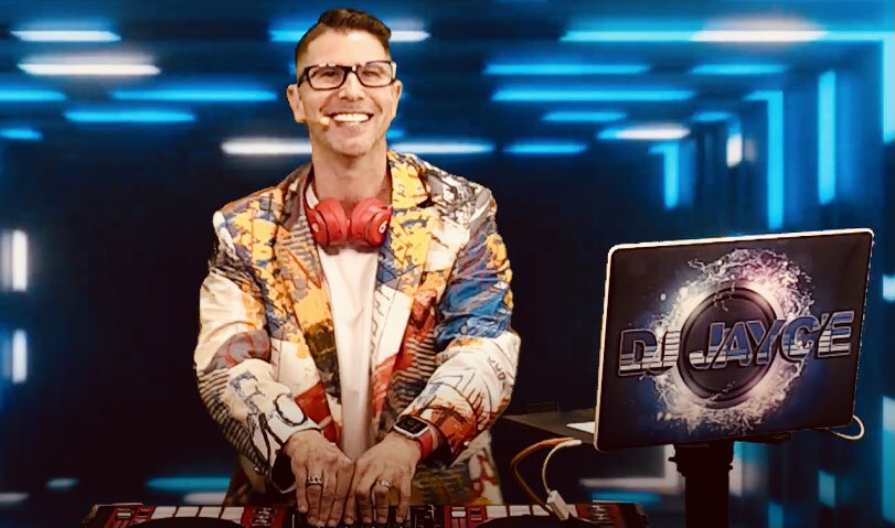 TLFEventsPro's tweet image. Come with us #BTS as we team up with #TechnischeCreative to begin filming for an upcoming #VirtualConference. What does 2021 look like for you? Are you seeing live events return or do you have more virtual events on the horizon? We’d love to hear! Tweet us #TwoLeftFeet