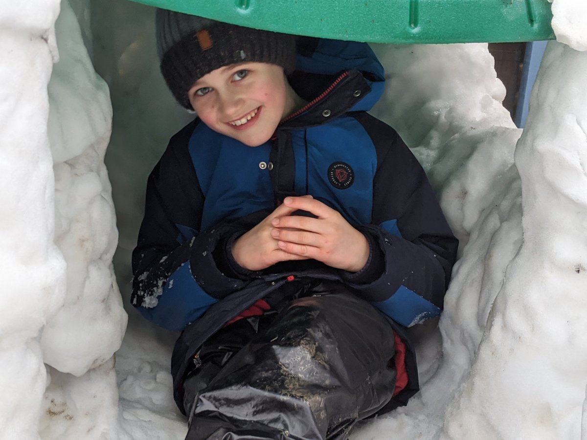 AmandaClack7's tweet photo. @GomersalPSchool think the boys managed DT, PE, PSHE (teamwork and communication) whilst making one igloo! https://t.co/YbUJVeBSjP