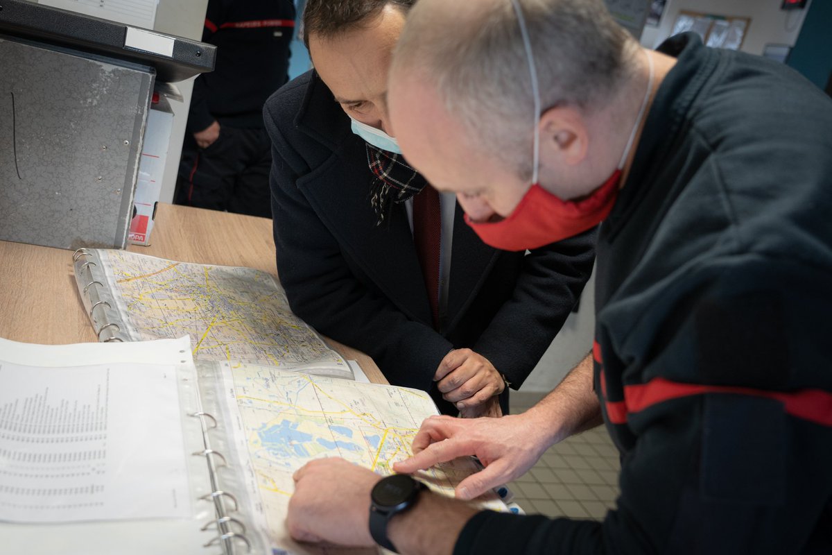 sebchenu's tweet photo. Je me suis rendu aujourd’hui dans l’Aisne pour exprimer mon soutien aux habitants victimes des récentes inondations. Je tiens à rendre hommage au courage des pompiers de La Fère qui ont porté secours aux sinistrés. Je remercie le maire de #Condren et à son équipe de m’avoir reçu. https://t.co/f76ACwfZ45