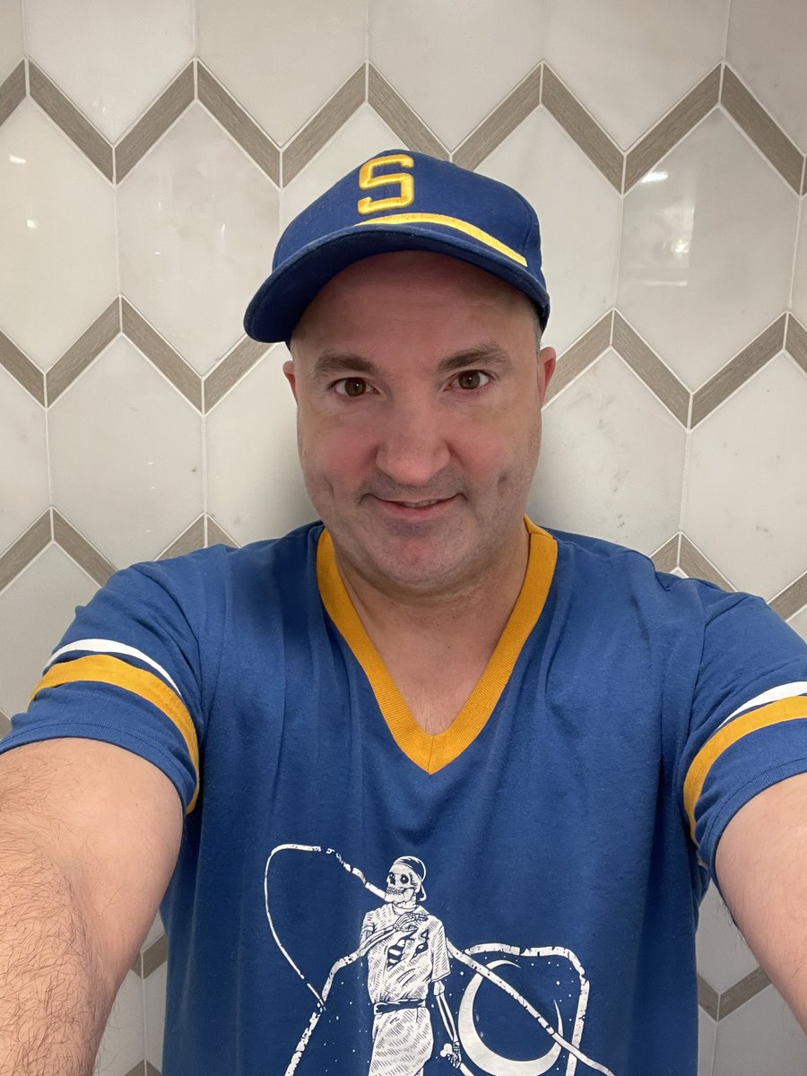 Msbeervendor's tweet photo. Have my Offer Writing #GoodLuckHat on! Sent out two offers today! So hopeful in these crazy times! https://t.co/vIy8TY7IzB