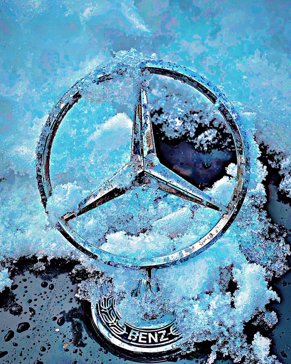 Recognizable in any weather 👀 #mercedesbenz #mercedes #GLE #GL #Eclass #GL550 #GLE350 #E300 #turbo #diesel #turbodiesel #4matic #winter #mbmonday #snow #SnowDay #SnowStorm2021 #buckscounty #x166 #x164 #w210 #MercedesML
