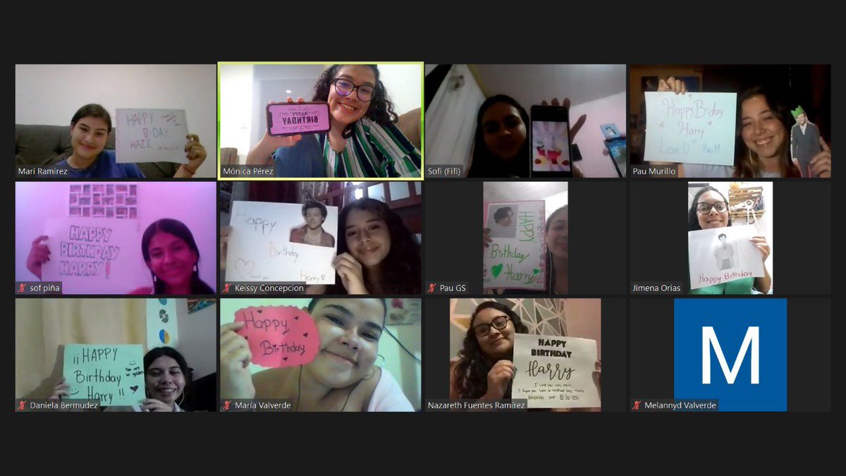 Una fotito del zoom de ayer 🥰 Estuvimos hablando de Harry, que tan importante es en nuestras vidas y también pudimos conocernos un poco más✨ Muchas gracias quién nos acompañó anoche 💕 y a los que no, ojalá puedan la próxima ✨
