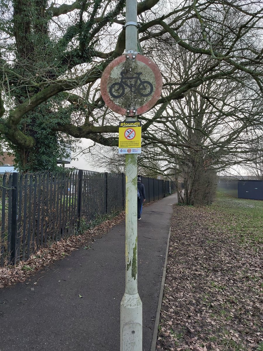 KentPoliceAsh's tweet photo. Officers from #AshfordCPT have been conducting weapons sweeps around South Ashford this week. This is in addition to knife surrender bins located around Ashford where they can be given up for destruction. Further info available at https://t.co/Ka87Y529KS #MakingKentSafer https://t.co/kdlaqrll54