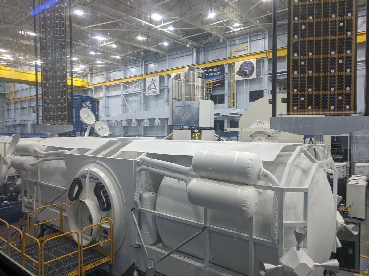 LuaRhonald's tweet photo. People can be seen through the #DyneticsHLS windows at work @NASA_Johnson Bldg 9 today. The windows and port resemble a face, and together with the upright solar panels that look like ears, the HLS does resemble an alpaca. @Dynetics_ALPACA @SpaceCenterHou https://t.co/5WdJefuCuW