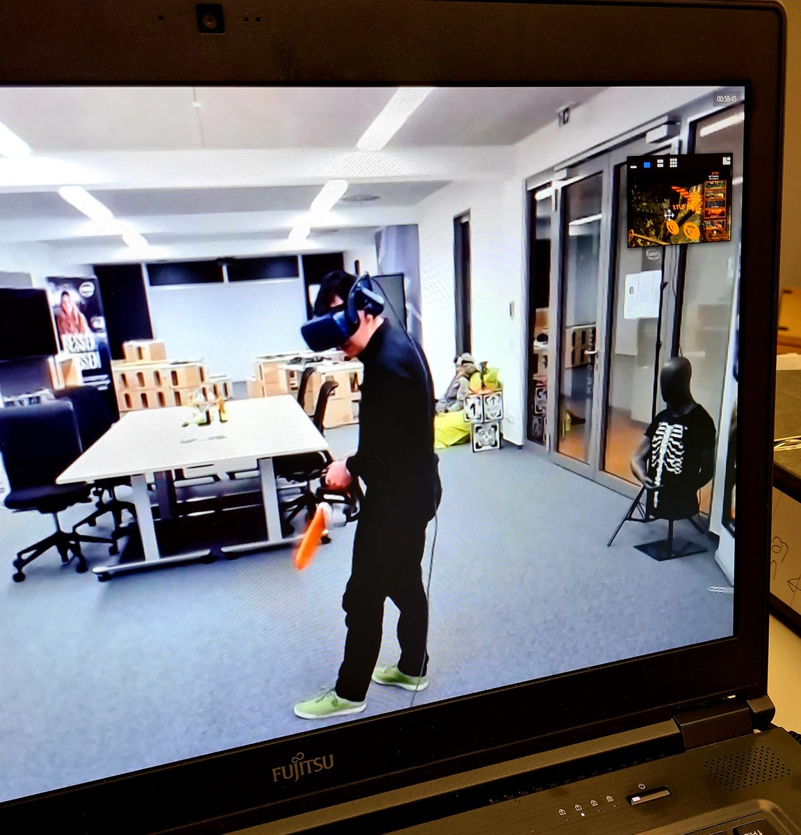 imsimity's tweet photo. auch heute Abend geht es um die grundsätzliche Vermittlung von #virtualreality Technologie als #Zukunftskompetenz, denn #VR Umgebungen sind die neuen Wege, die die jetzigen ergänzen werden.
#rescuesawVR
#cyberlearnit
#imsimity #virtualfires https://t.co/anGUJWi5v1