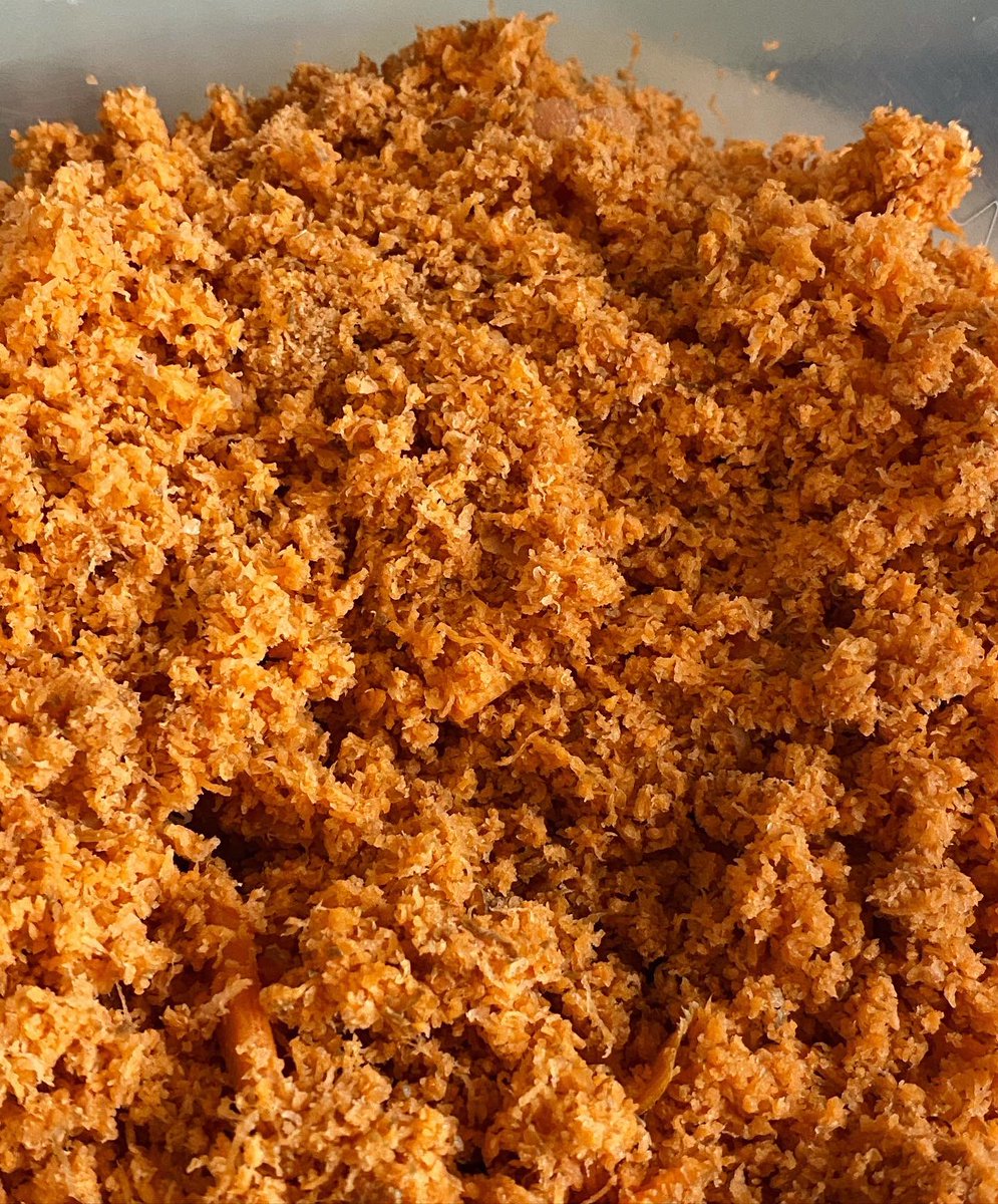 esthers_kitchen's tweet photo. Two lbs of carrots juiced yielded 2 cups carrot juice and 6 cups carrot 🥕 pulp. The carrot pulp will be used to make dehydrated veggie tortillas this week. 
#carrotpulp #carrots #carrotjuice #juicing #estherapproved #rawrecipes https://t.co/yTivnjZVKH