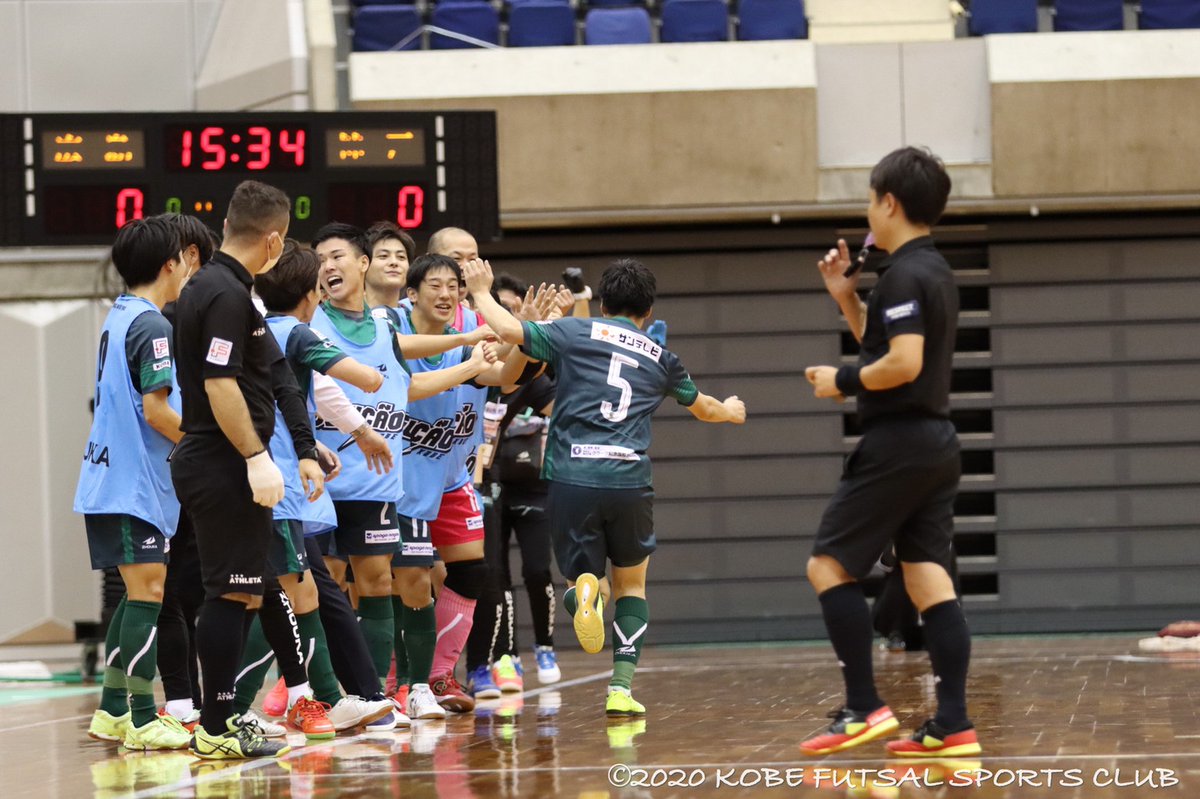 takuya_suzumura's tweet photo. 【トップチーム】
F2リーグの全日程が終了しました。結果は2位。
過去を作ってくれた先人達が居てくれ、新加入の選手と共に継続し積み重ねられた結果。
今後も継続し、���来に向かって突き進みます。
皆さん、いつも支えて下さり本当にありがとうございます。
引き続き応援よろしくお願いします。 https://t.co/YsZqDPahvb