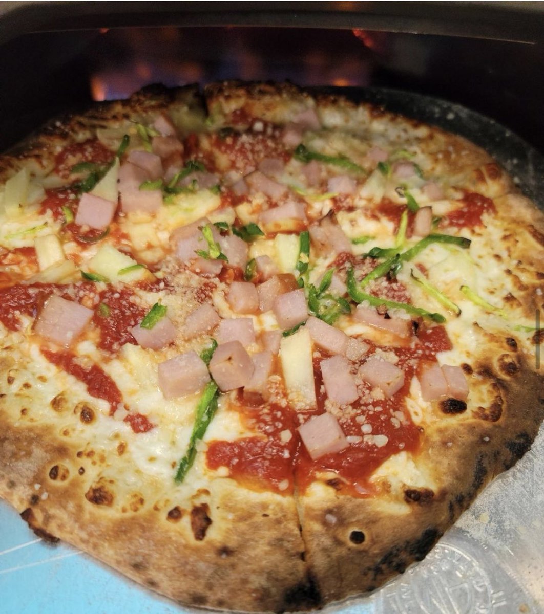 tkodeli's tweet image. it’s almost pizza Friday 👀 save up your tastebuds and treat yourself this Friday! 🍕 from 4-8pm at Del Sol Market!