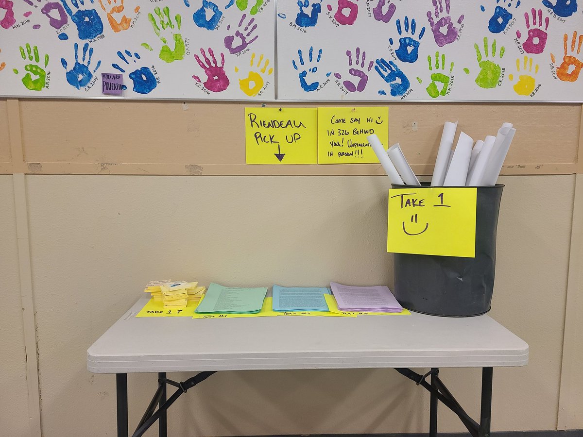 sotiffanysays's tweet image. #comeseeme #getoffline #homemadeanchorcharts #coloredpaper