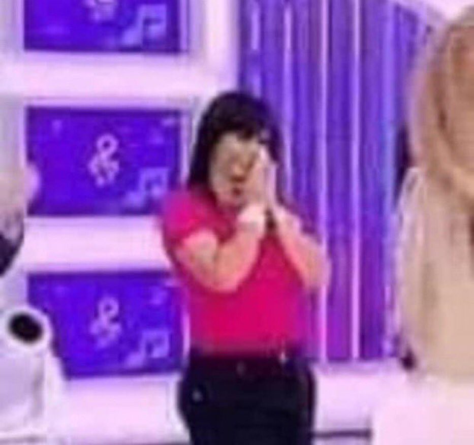 Justiceiro Falso Quando Ta Por Baixo E Bom Tem Alguem Ne Pra Ta La Te Ajudando Apoiando Mais E Tao Ingrato Ele Agradeceu A Menina Pelo Apoio N O