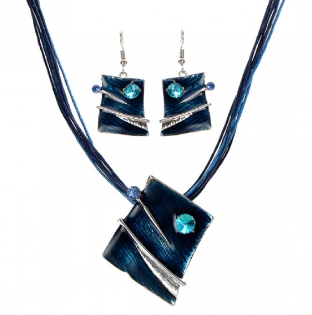 sinbadx33's tweet photo. #girl #look Crystal Wind Earrings and Necklace Set https://t.co/ewOlDPpzgq