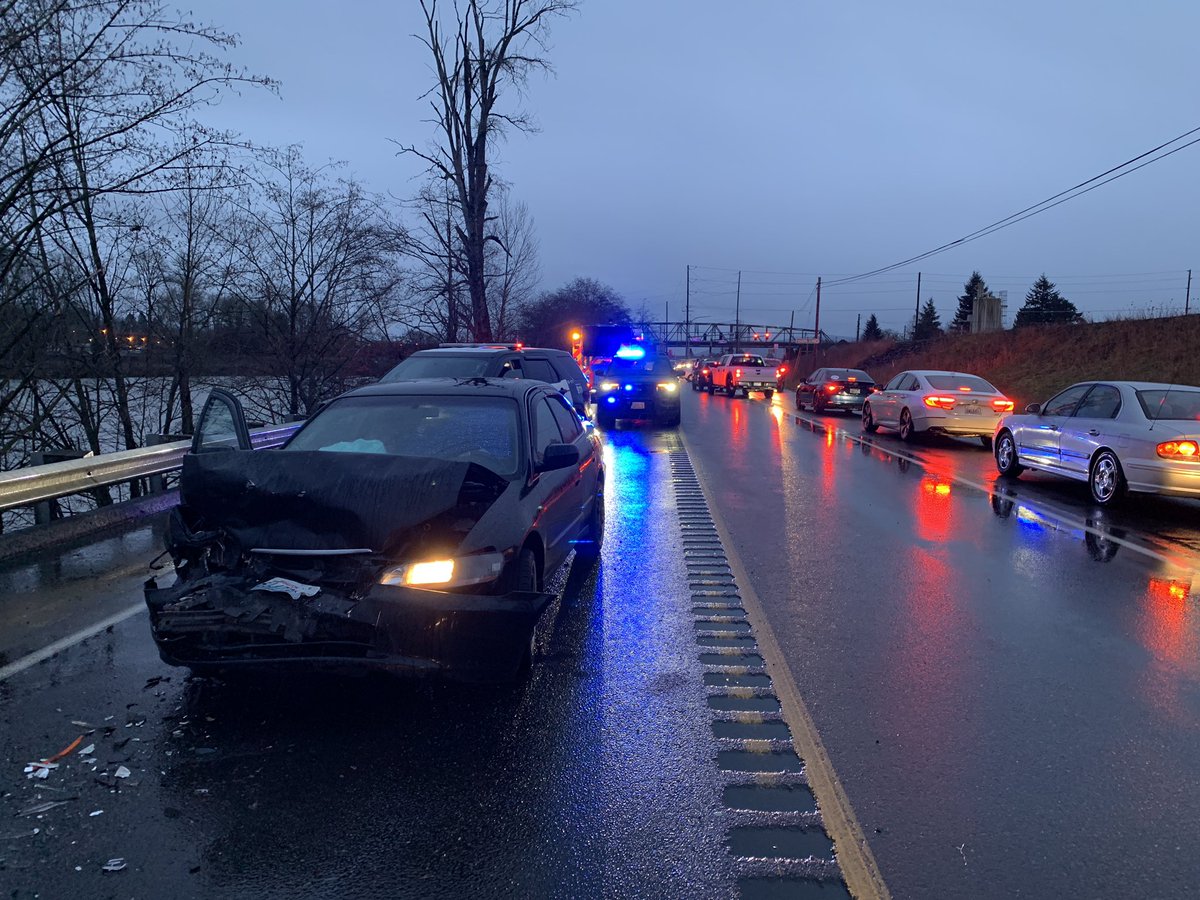 LongviewPD's tweet image. Two separate traffic collisions in the 400 block of Westside Hwy are causing major traffic congestion in the area.