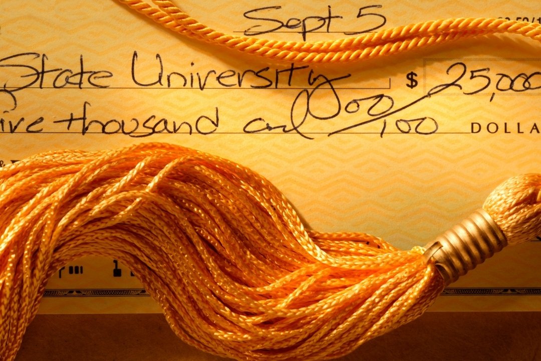 RichJMeyer's tweet photo. To continue the discussion on student loans, we get the perspective of one Mil-Z who shares her experiences struggling with the cost of higher education https://t.co/IjGQJAoviq https://t.co/fmfHWehD73