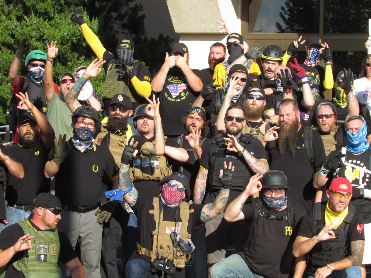 Si le signe de "troll" en était resté là, on n'aurait sûrement pas fait le rapprochementMais il a été depuis sa création fortement utilisé par les fascistes de tous bords, notamment les "proud boys", une organisation néo-fasciste états-unienne[17/20]