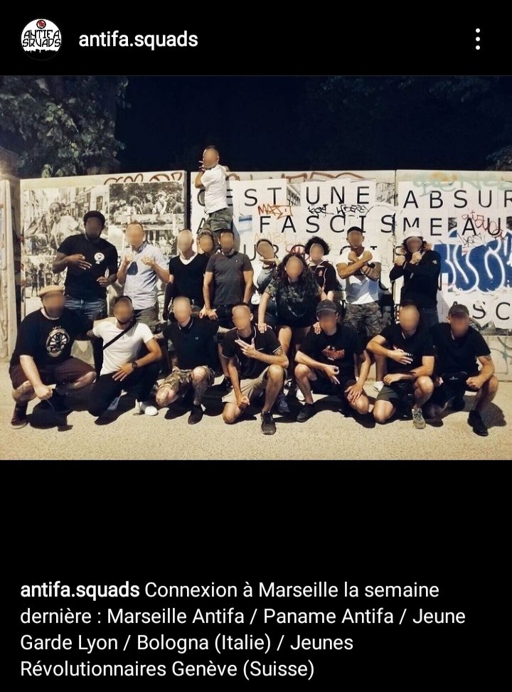 On retrouve ce signe également chez les néo-n*zis et autres suprémacistes blancs du monde entierEt quand on ne connaît que ce signe, facile de penser que les antifascistes posent en photo en faisant un WPIl n'en est rien, les militants antifascistes sont bien antifas.[18/20]