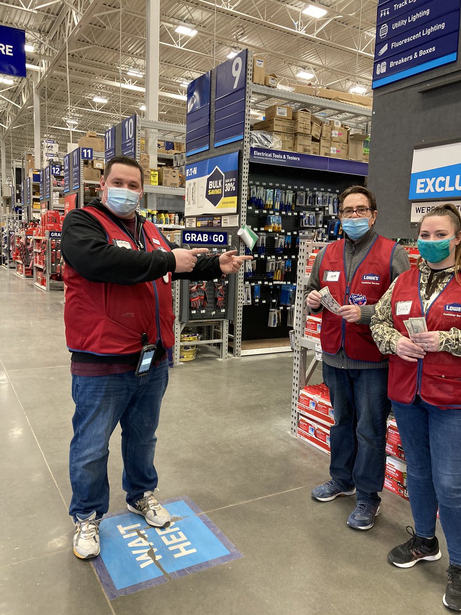 FloridoAndrew's tweet photo. Cash for credits and leads at Lowe’s Riverhead this weekend!!!almost tripled our goal coming out or Sunday!! Great job to all https://t.co/aOxZBMrmm0