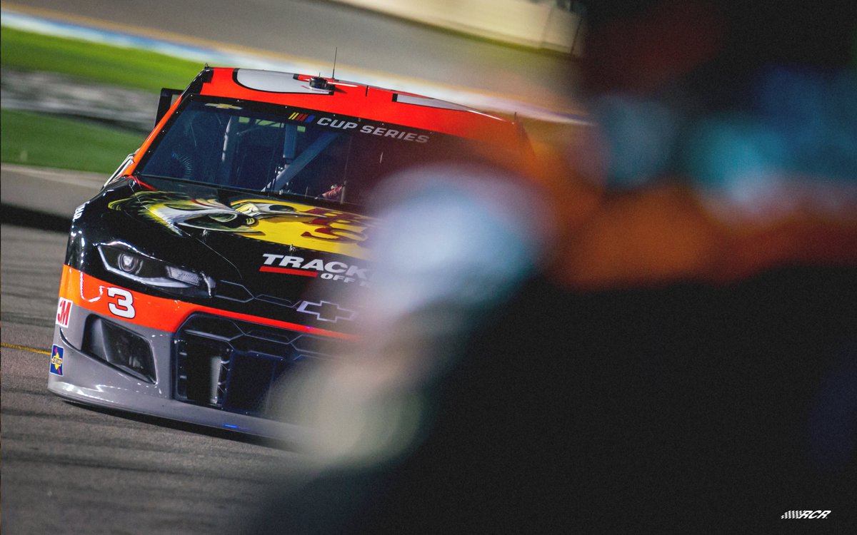 Coming in hot. 👋 #DAYTONA500