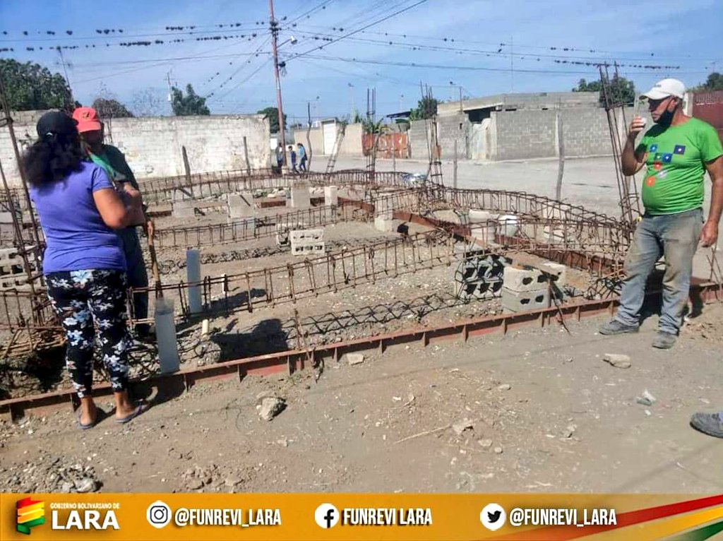 Funrevi_Lara's tweet photo. #02Feb Así avanzan los trabajos en La Batalla, Proyecto Alma Mater, Mcpio Iribarren, descontaminando el acero, colocando tuberías para servicios y preparando losas para vaciado.
@AdolfoP_Oficial @Funrevi_Lara @Minhvi_Oficial @secgoblara @Minhvi_Lara @CONSTRUPATRIALA #Funrevi https://t.co/lfGuMgHHnw