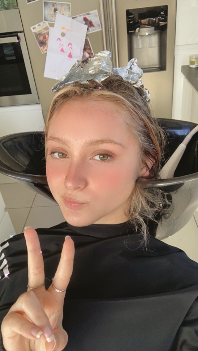 devvcore's tweet image. New haircut 🧝🏻‍♀️