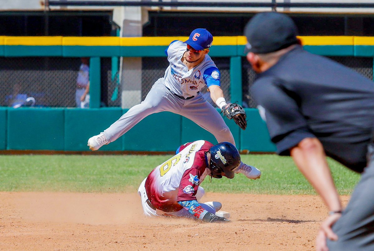 En gran duelo de pitcheo, Venezuela consiguió su primer triunfo, tras vencer 1-0 a Colombia. PG: Moscoso; PD: Consuegra. SV: Bracho. Herlis Rodríguez, 2B, 1 RBI. #SerieDelCaribe2021 #Mazatlán #CaimanesDeBarranquilla; #CaribesDeAnzoátegui