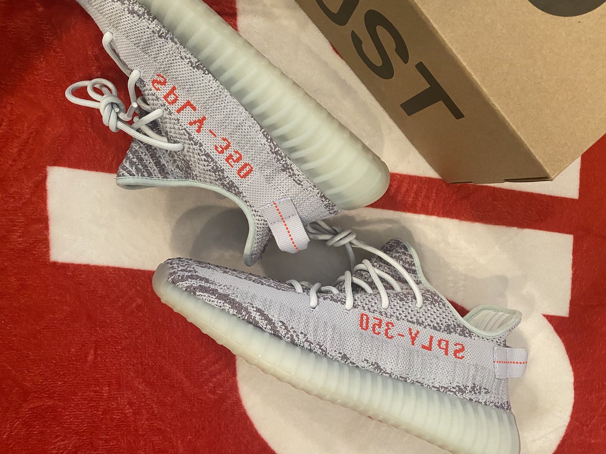 Overratedplug's tweet image. Adidas Yeezy Boost 350 V2 Blue Tint 🔥📦

#OverRated | Shop