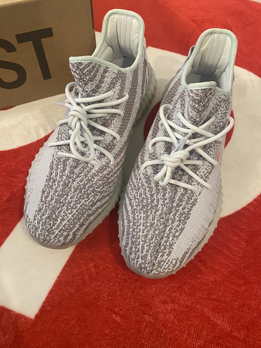 Overratedplug's tweet image. Adidas Yeezy Boost 350 V2 Blue Tint 🔥📦

#OverRated | Shop
