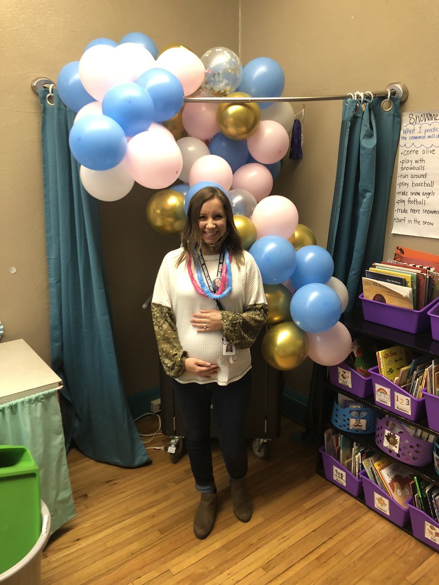 This afternoon we ran outside to find out that Baby Davis is a GIRL! Getting to keep some of the confetti was a huge hit! So fun!🥰