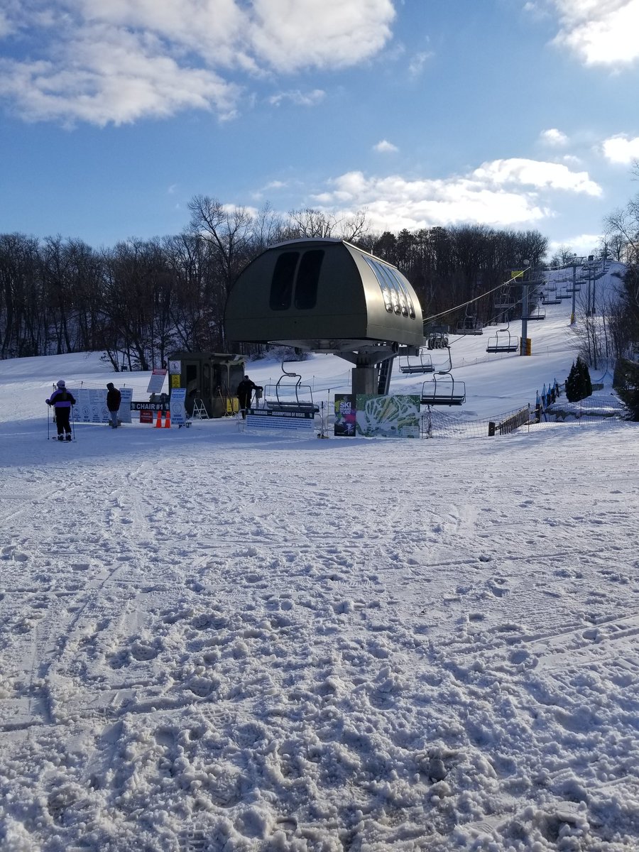 BgTrainer1's tweet photo. The ski slopes are READY. The indoor pool is READY. Your new career is READY! Are you? Join our team today at christmas mountain village in the Wisconsin dells, where we #BelieveInVacation. #Sharehappiness #bluegreen #LoveWhereYouWork https://t.co/bBVPJAOjeQ
