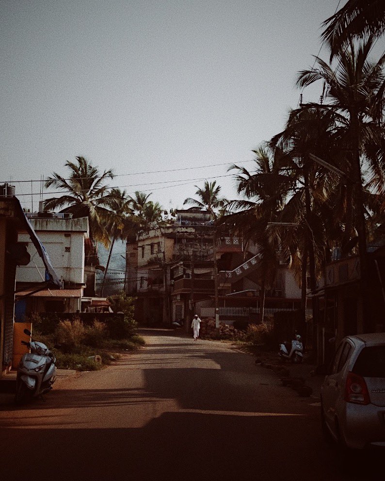 maartenfilms's tweet photo. Scenes from India one year ago (Feb 2020), visiting the amazing work by @Plastics4change. Just before the world turned into an unexpected direction.
#WasteManagement #india #documentaryphotography #documentary #photography https://t.co/9skzXE7WGJ