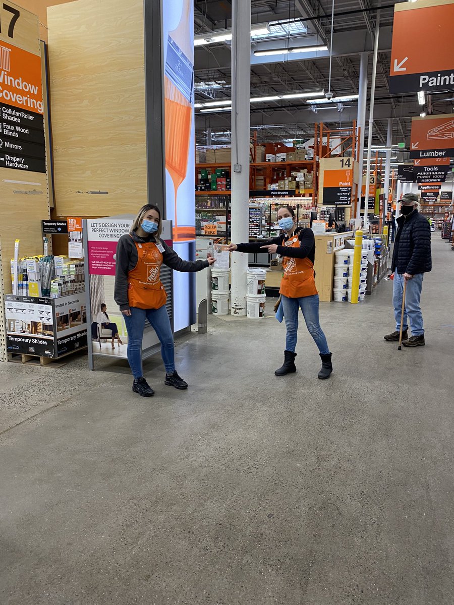 Rachel44215653's tweet photo. Great job Angelica, Wilfry, and Hollie. Thank you for always taking care of our customers and associates. ⁦@BerlinHD6203⁩ https://t.co/8WpNeT64M1