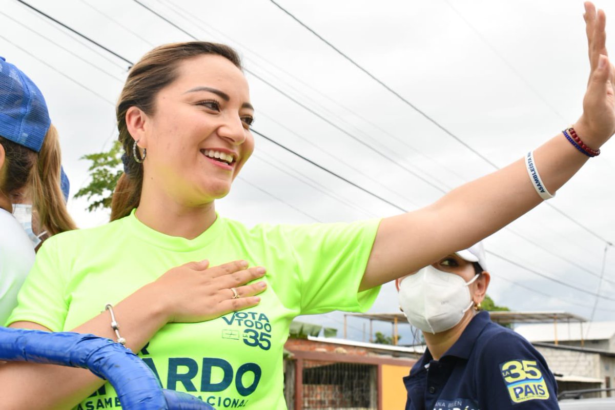 anitabelenmarin's tweet photo. Cuando haces las cosas con vocación de servicio, simplemente fluye y eso sucedió hoy en la Parroquia#LaUnión de #Babahoyo. Por mejores días para todas las familias ecuatorianas, #votatodo #todito35 
✅ @cesarlitardo Asambleísta Nacional https://t.co/vtwtsYqX9Z