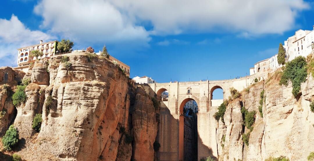 diversion_tours's tweet photo. Este año, visita #Ronda y descubre un maravilloso rincón de #Málaga donde la historia, cultura y gastronomía se unen en un único lugar 😍

➡️ Organiza tu excursión con #DiversionTours • Más info en la recepción de tu hotel o tu agencia de viaje. https://t.co/tqycsxY5DI