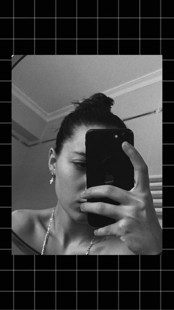 sǝoɯıs tweet media