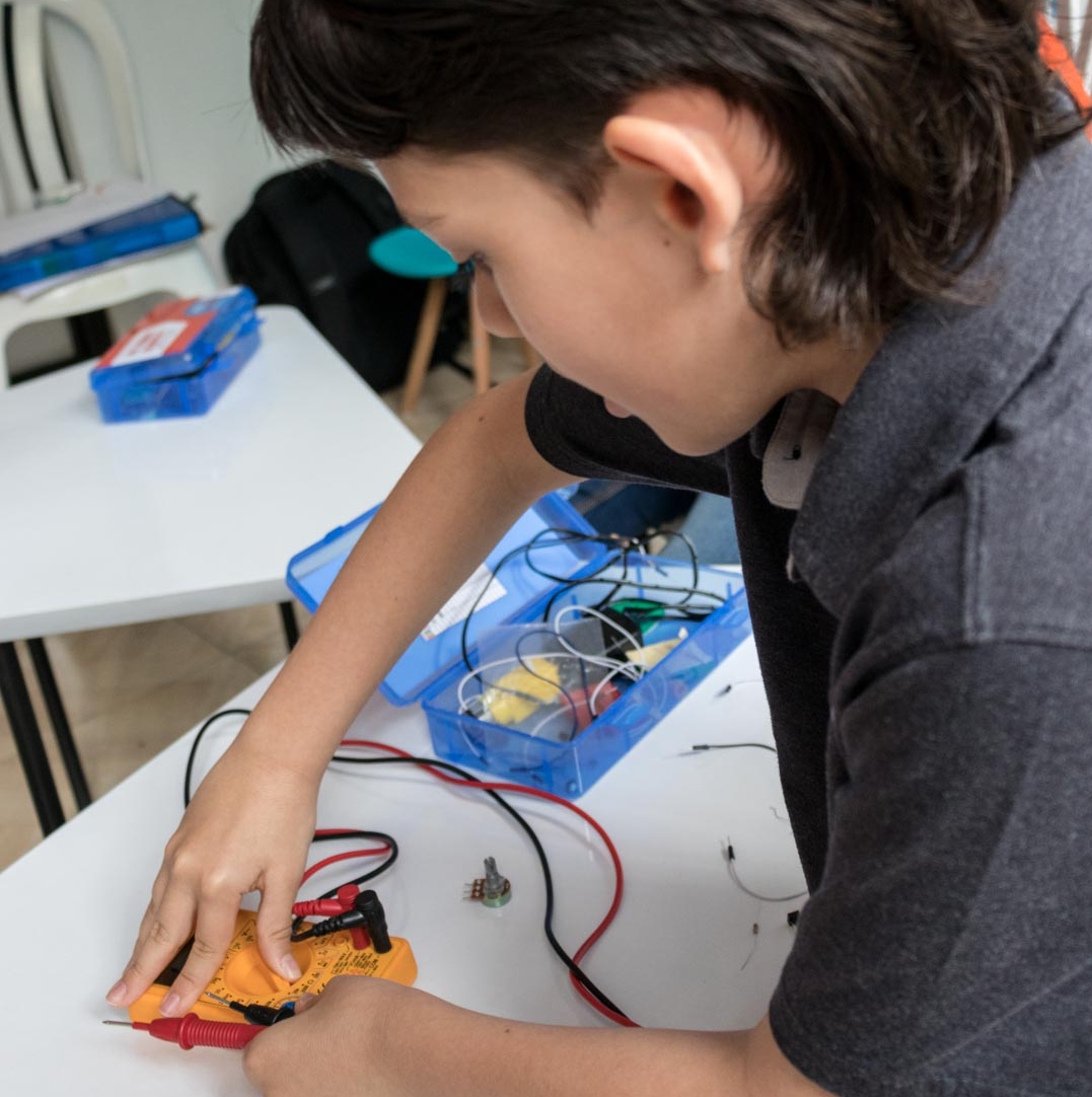 EduboticaInc's tweet image. ¡¡¡YA CASI COMIENZAN LAS CLASES!!!!
Todavía puedes ser parte del mundo de la innovación en My Robot Academy. Si te interesa ¡escríbenos por DM!

#MeQuedoEnCasaCreando #MyRobotAcademy #MyRobotAcademyColombia #Academiaderobótica