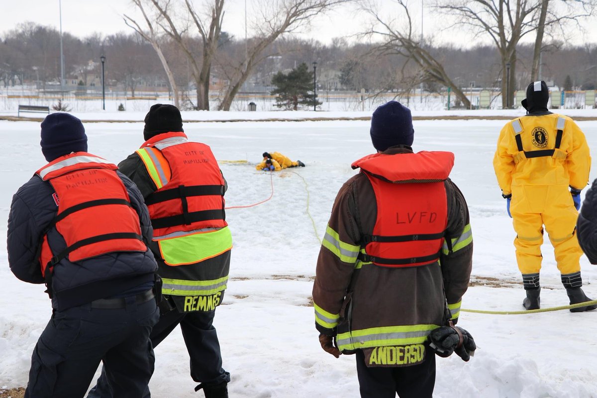 PapillionFire's tweet photo. We held ice rescue training this afternoon at Halleck Park. Always working to be prepared for whatever scenarios we might encounter! https://t.co/nycDoeqJVH
