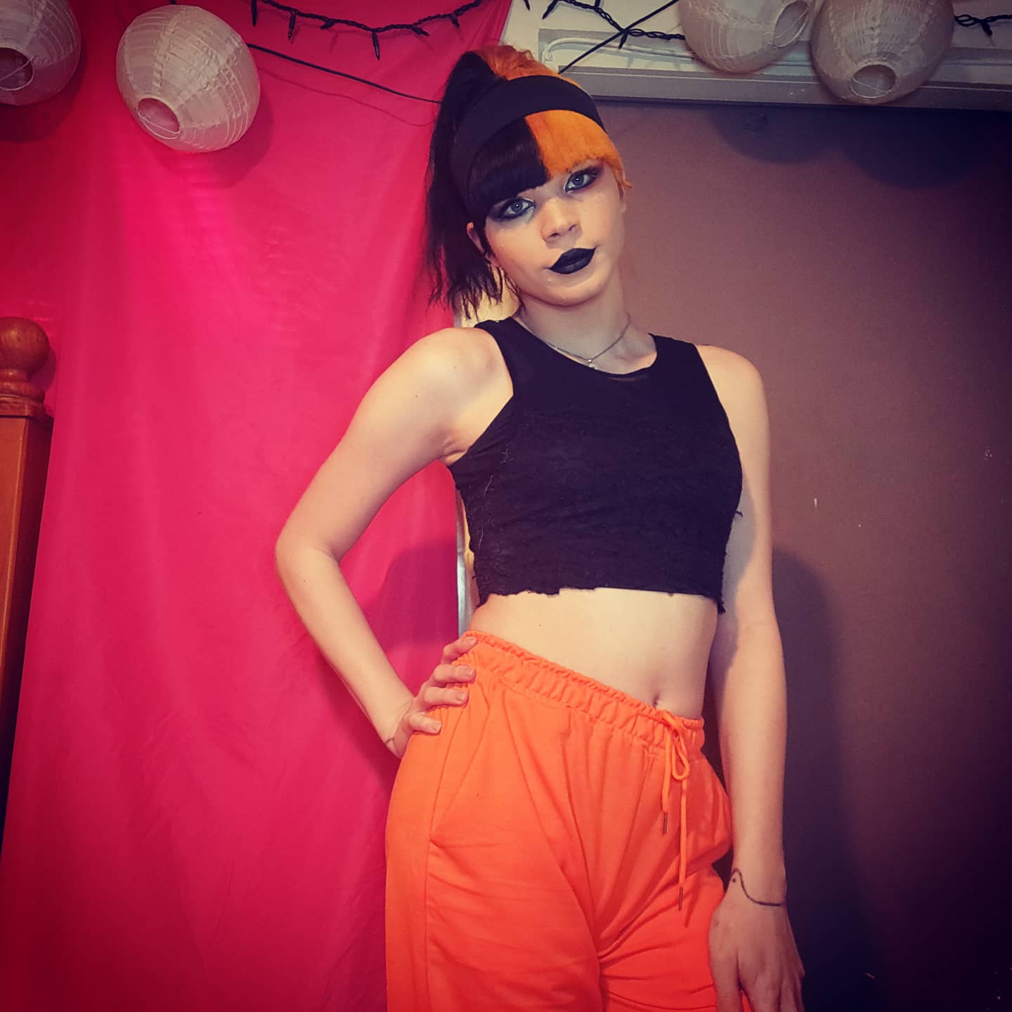2 pic. Im living for this look🧡🖤 #trans #makeup #Florida #LifeAfterCovid19 #mtftransformation #LGBTQ #Egirls https://t.co/e0VGRVWzKd