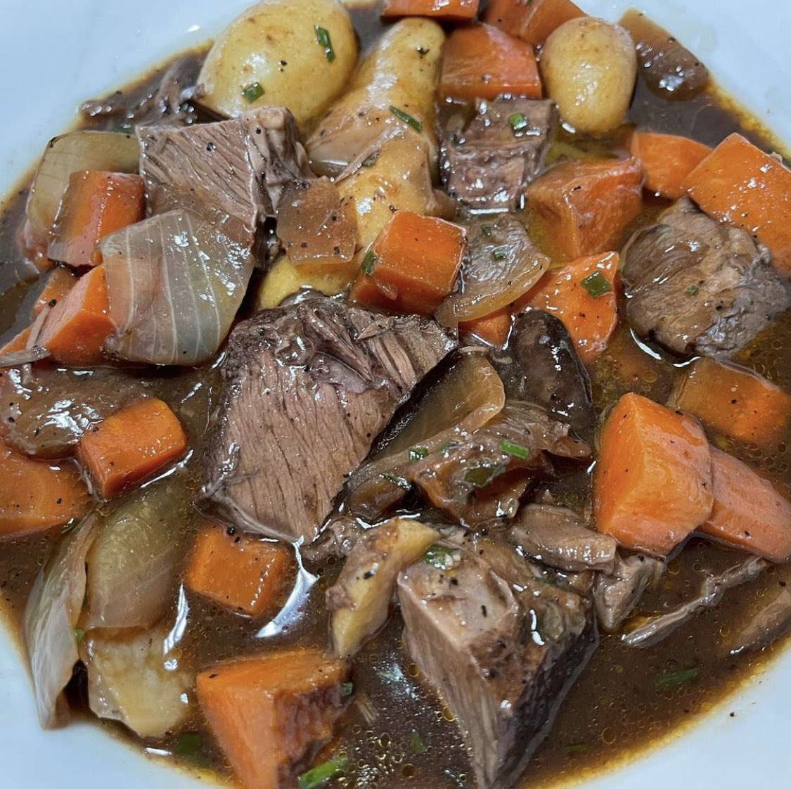cedarlocal's tweet photo. Snowy nights call for warm eats
Try our Slow Braised Short Rib Stew, made with Caramelized Carrots, Fingerling Potatoes, Vidalia Onions, Natural Jus.
Order online at https://t.co/e1h8pTfppR
#WeDeliver #TryThisNext #Foodie #FiDi #NYC #CedarYouLater https://t.co/YI3Aytkq7q
