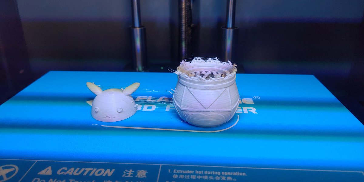 scape510's tweet image. 糸引き凄いし最後は出力不良😭
PLAのデフォ出力設定じゃだめっぽいわ💔

一瞬だけ出力出来てないような箇所(内部の水分が沸騰・蒸発した？)があるので温度が問題かしら🤔

#MODERAPLA
#FLASHFORGE
#CreatorPro2