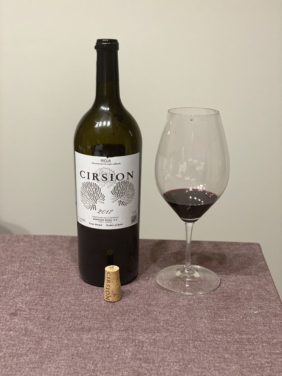 JRguezFer's tweet photo. Y pasó. Magnum #cirsion de @bodegasroda Nunca defrauda. Un martes cualquiera #espectacular 
#wine #vino #winelovers #sabor #sabores #timeout #vinotinto #vinosdeespaña #instawine #winetime #redwine #winelifestyle #winetasting #wineporn #winetasting #riojawine #rioja https://t.co/kaK27fXxri