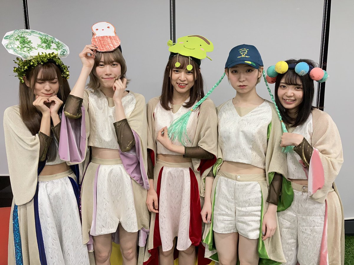 むさし 豆粒 清掃員 柏木由紀 小栗有以 今日は アイナ様のソロアルバム そして 水ダウにチッチ様と 豆柴企画クロちゃん ダイエット 最高すぎる 早く仕事終われ マジで楽しみ 豆柴の大群 Bish 水曜日のダウンタウン