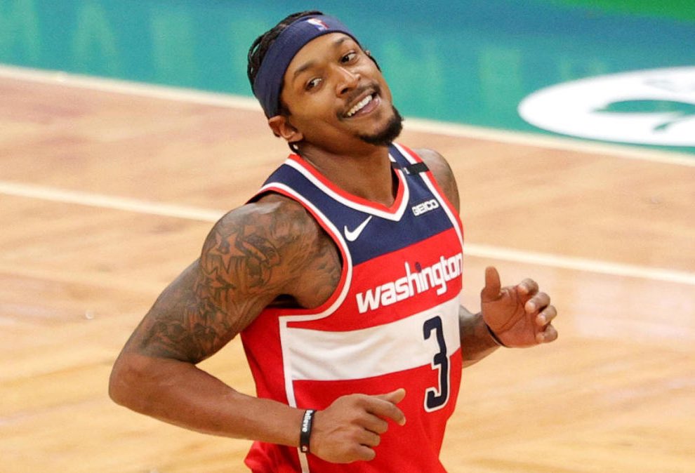 TheHoopCentral's tweet photo. Bradley Beal over the last 8 Games:

38.6 PPG
5.3 RPG
4.8 APG
1.1 SPG
49 FG%
36 3P%
92 FT%

Beal is an assassin. 🥶 https://t.co/tuKpP8SzSD