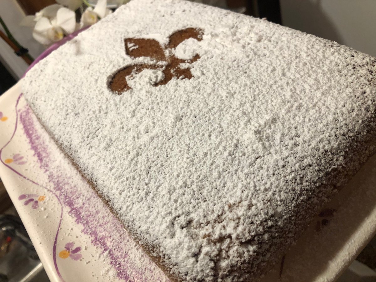 CookingItaly's tweet image. Celebrating Carnivale from February 6 to 16 with Schiacciata alla Fiorentina -
a light orange-scented cake adorned with a Florentine fleur-de-lis made by hand.  Cooking-Vacations.com