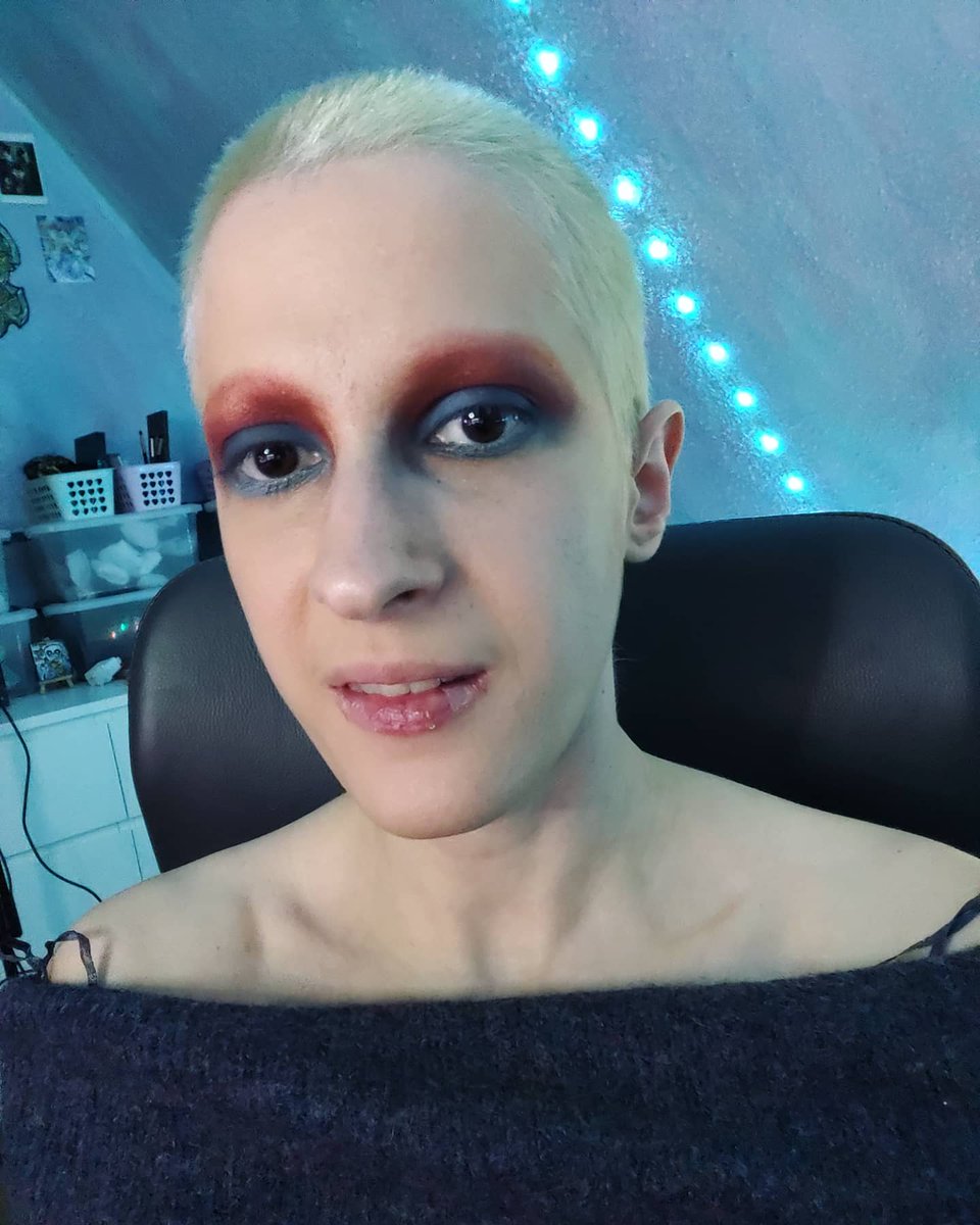enbytious's tweet photo. Sunday stream makeup close-up. Also being blonde is awesome!
#Makeup #ShavedEyebrows #Buzzcut https://t.co/PJpC6cB7bL