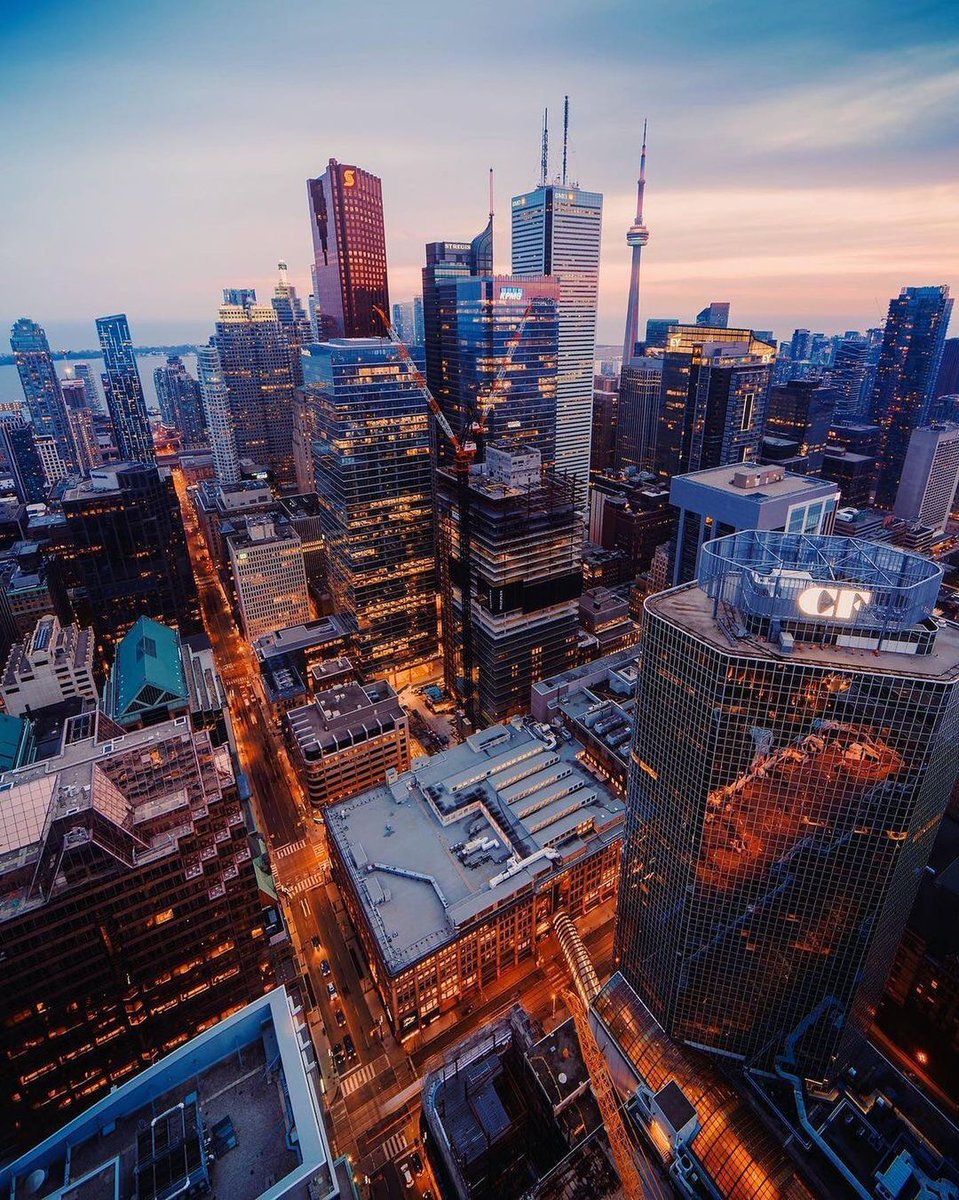 PenthouseQueen's tweet photo. Lights and sights 💫 Have a great Tuesday night, Toronto!
📸@thelandofdustin
#penthousequeen #torontopenthouse #tuesday #tuesdayvibes #torontotuesday #tuesdays #tuesdayTO #toronto #torontolife #seeyousoontoronto #torontoliving #torontolisting #torontorealestate https://t.co/GF0LgL7Oaj