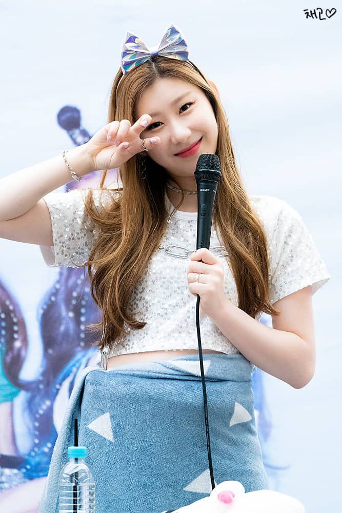 urlocalitzy's tweet photo. ¡Nuestra pequeña Saku ya llegó al #SIDLEDB! Queremos felicitarlas por su debut, nos llena de orgullo poder acompañarlas en esta noche tan especial para ustedes. 🥺🤍 FIGHTING QUEENS. #LATATASD 🪅 https://t.co/3SsH5FHzmg