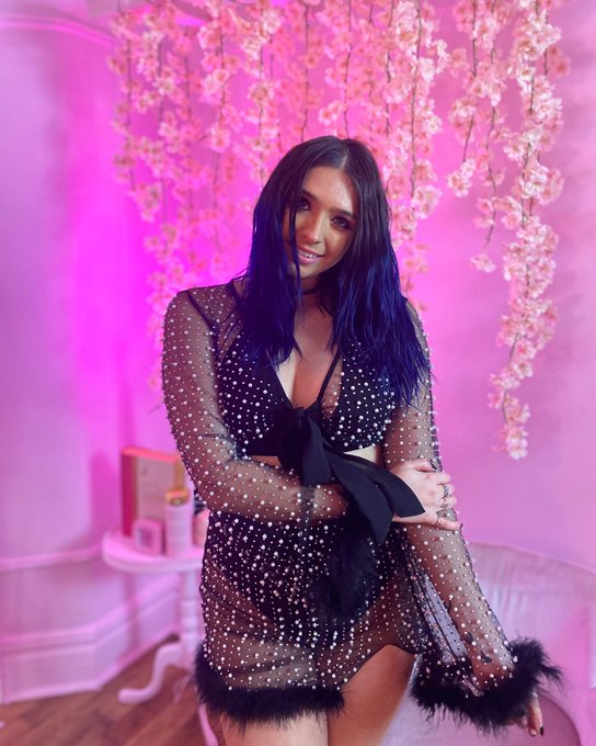 Have you checked out #LostCause yet? 💘 Stream it on Spotify - Link in bio 😇 https://t.co/PpWfBIUlLp<a href="/tag/lostcause"class="tags">#LostCause</a>